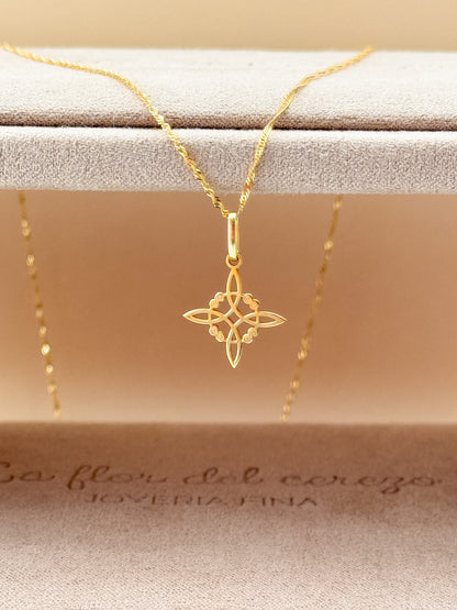 Dije Nudo de Brujas en Oro 18K