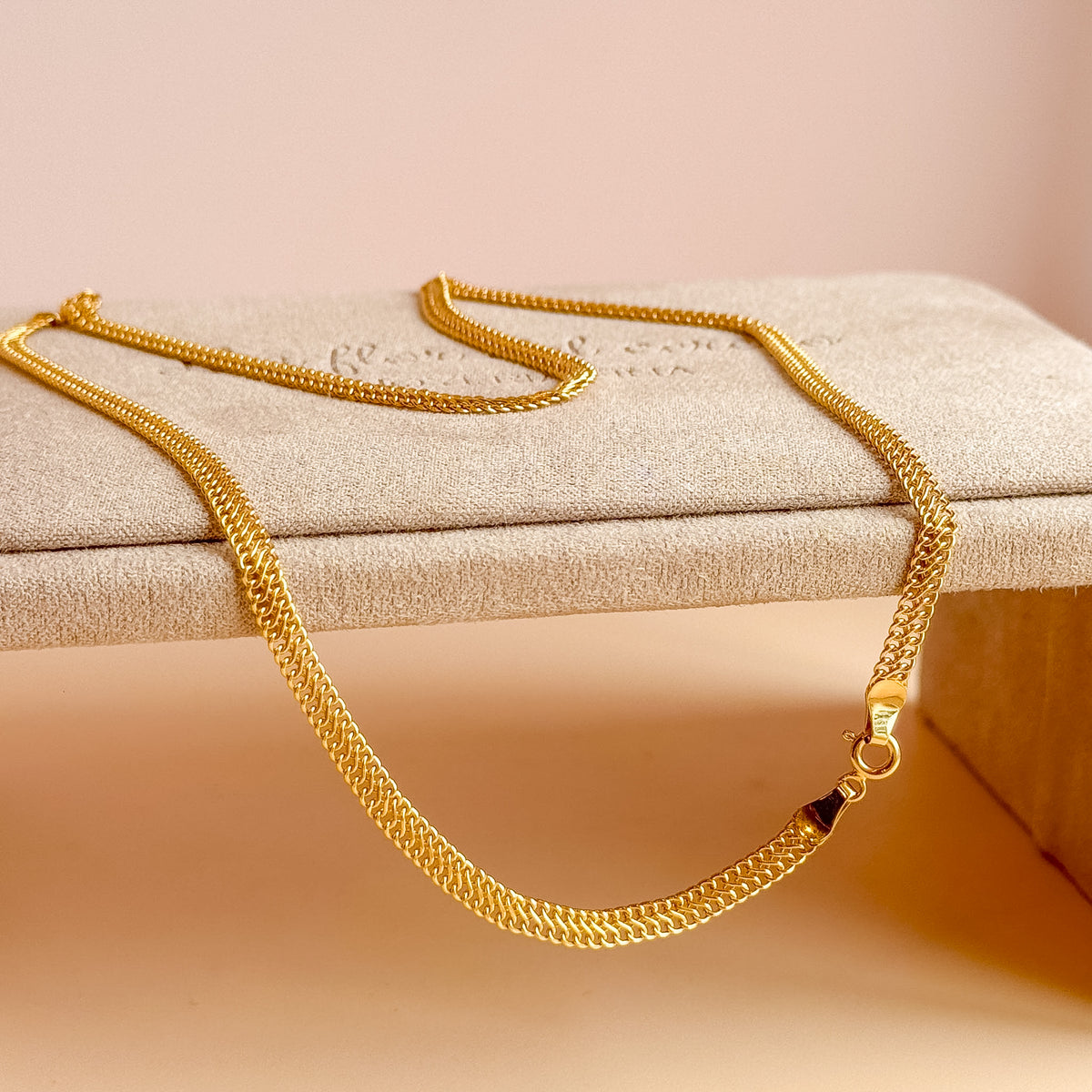 Cadena Plana en Oro 18K – 45 cm