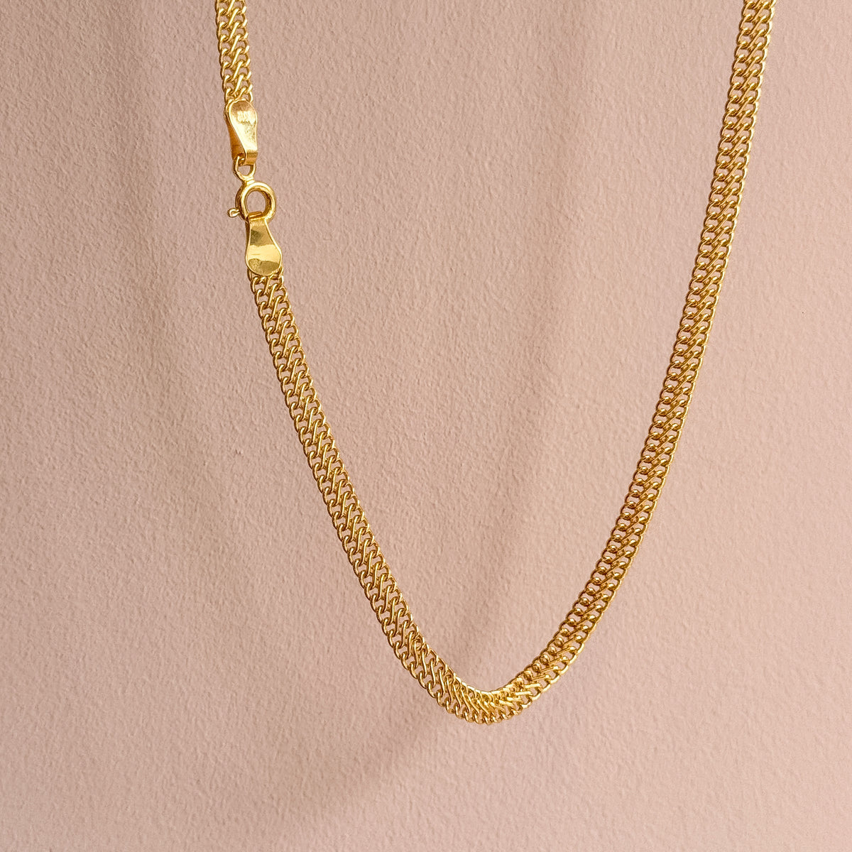 Cadena Plana en Oro 18K – 45 cm