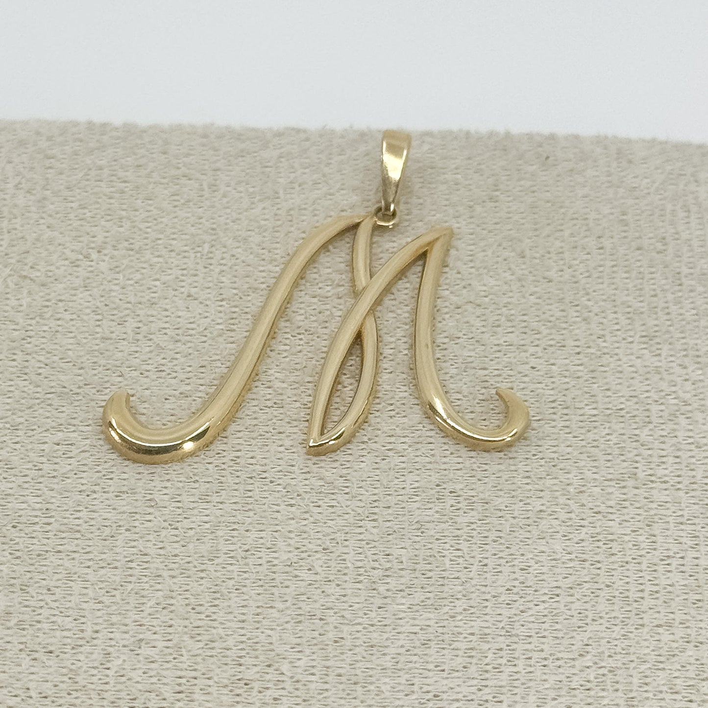Dije Inicial “M”