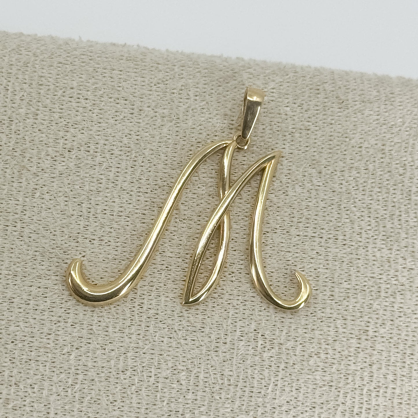 Dije Inicial “M”