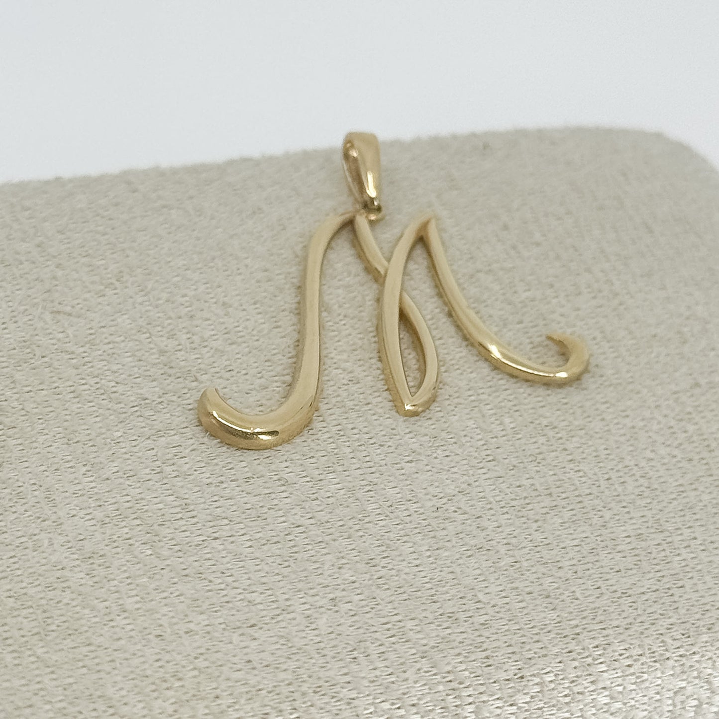 Dije Inicial “M”