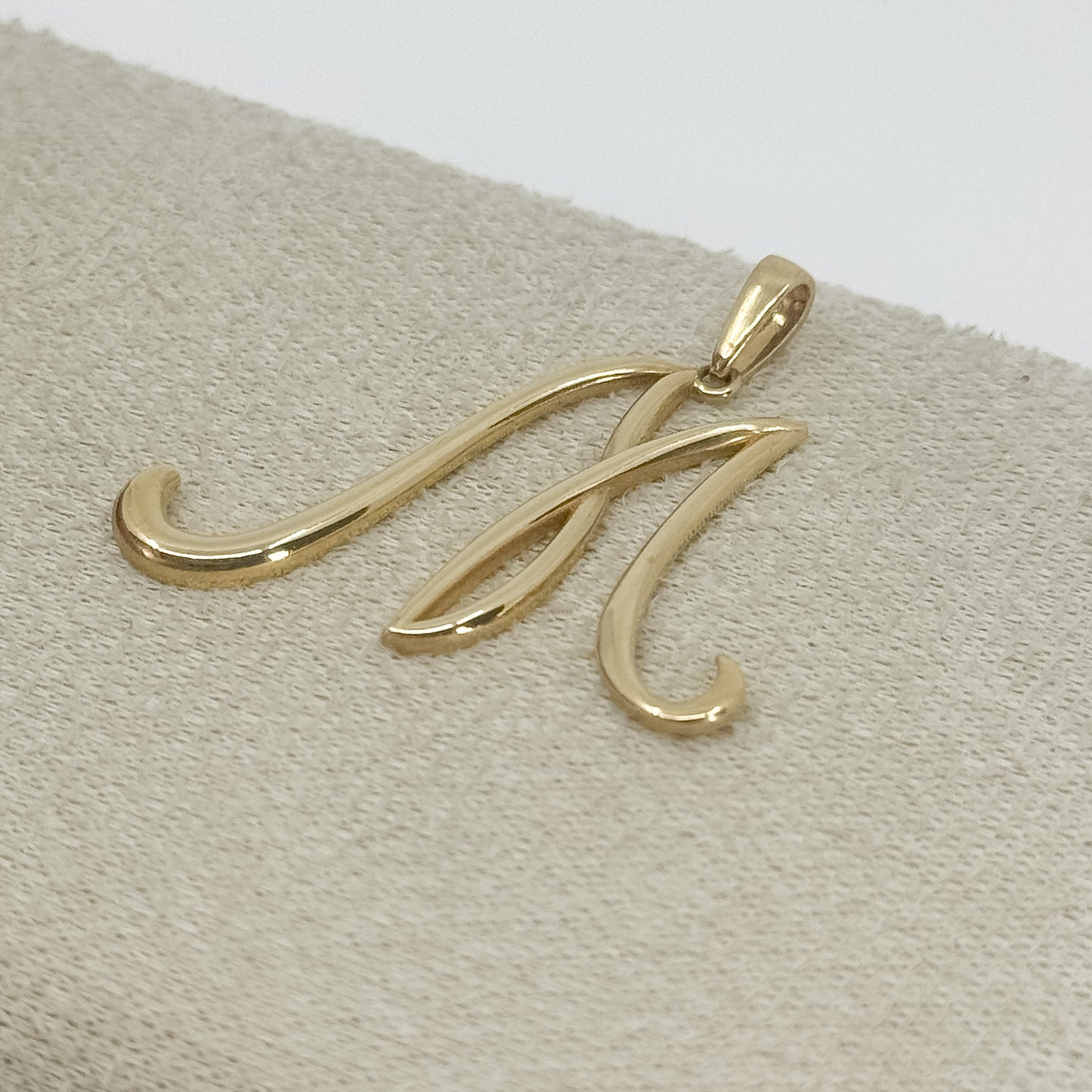 Dije Inicial “M”