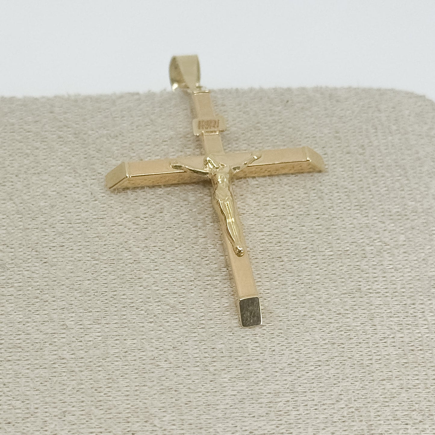 Dije Crucifijo Clásico