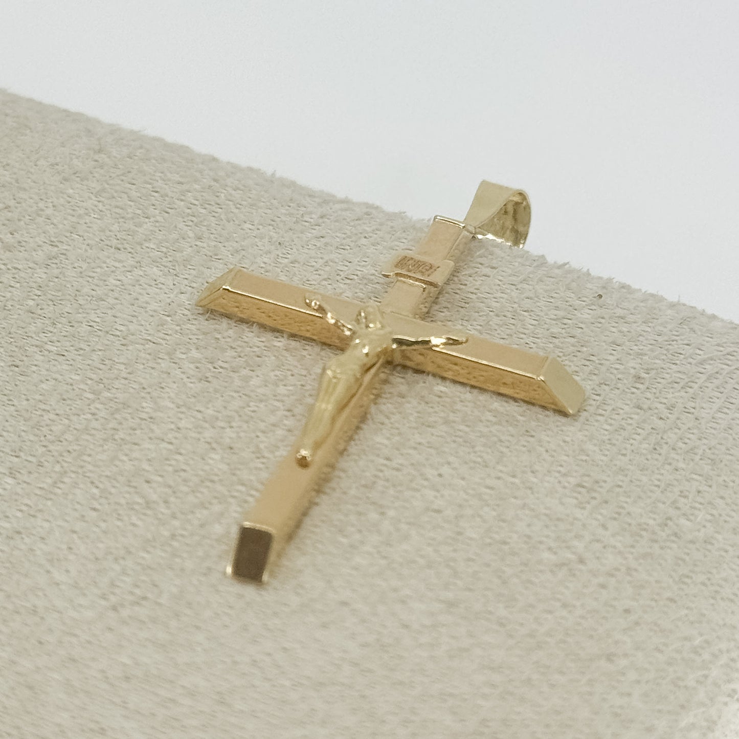 Dije Crucifijo Clásico