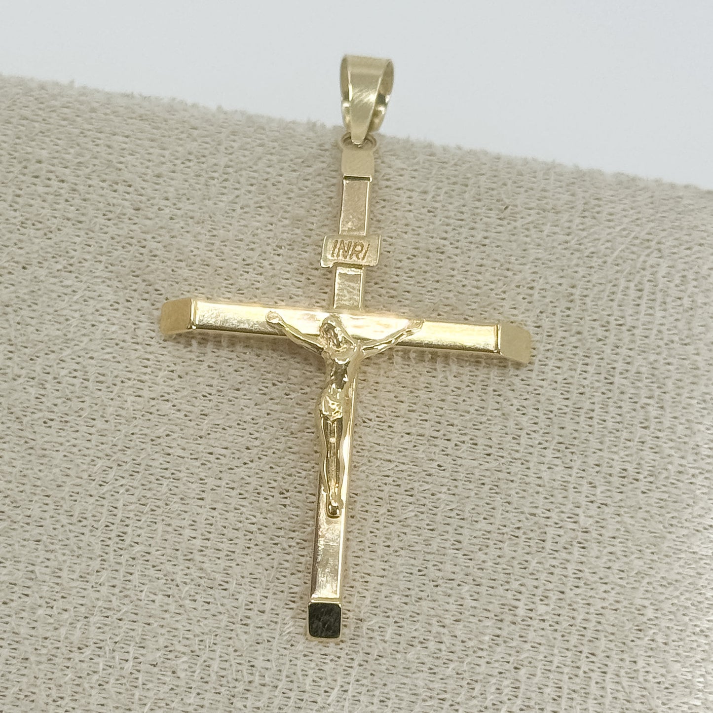 Dije Crucifijo Clásico