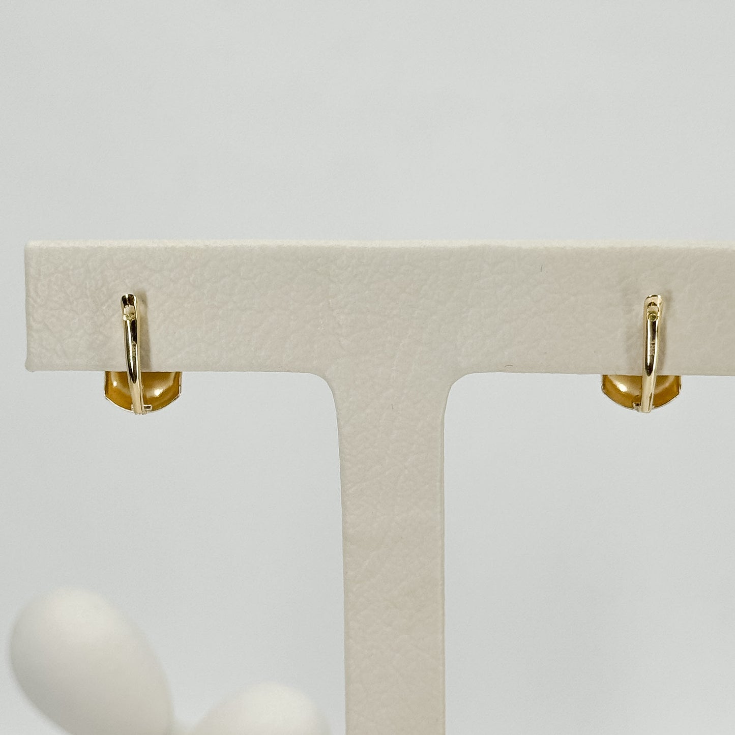 Aretes Clásicos Facetados en Oro 18K