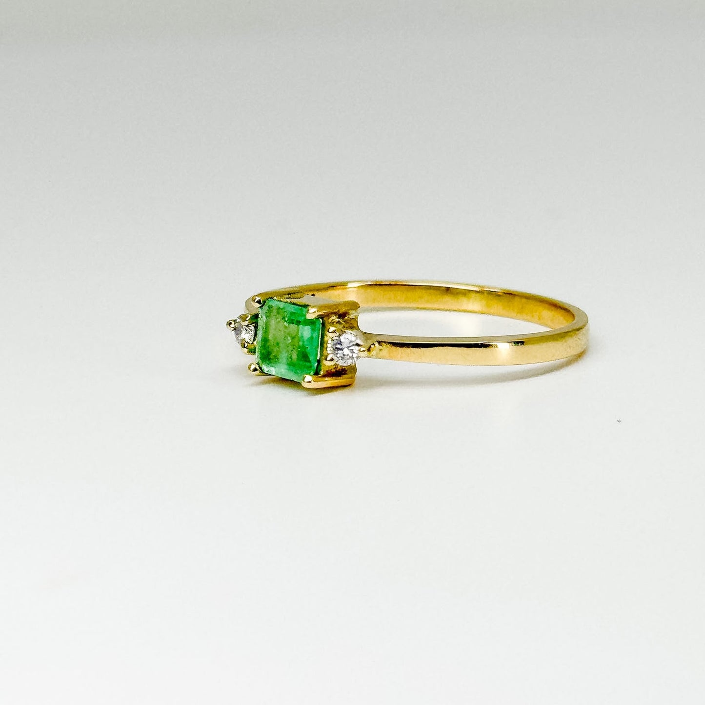 Anillo Esmeralda Royale – Esmeralda Natural y Diamantes en Oro 18K | Talla 9