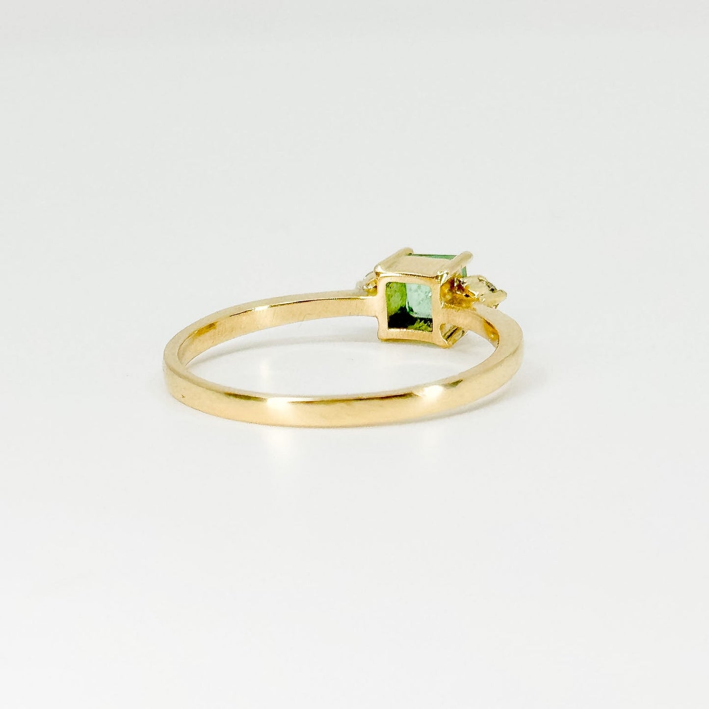 Anillo Esmeralda Royale – Esmeralda Natural y Diamantes en Oro 18K | Talla 9