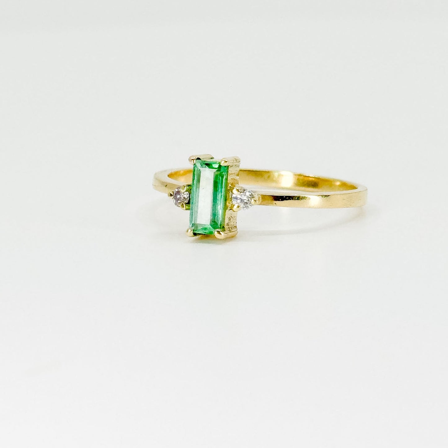 Anillo Esmeralda Éclat – Esmeralda Natural y Diamantes en Oro 18K | Talla 9