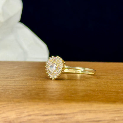 Anillo Celeste Crystal –Forma de Corazón y Halo de Brillo en Oro 18K | Talla 8