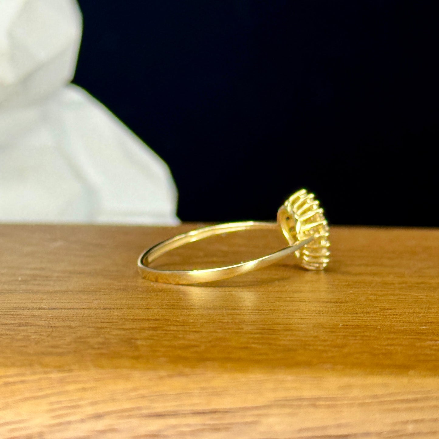 Anillo Celeste Crystal –Forma de Corazón y Halo de Brillo en Oro 18K | Talla 8