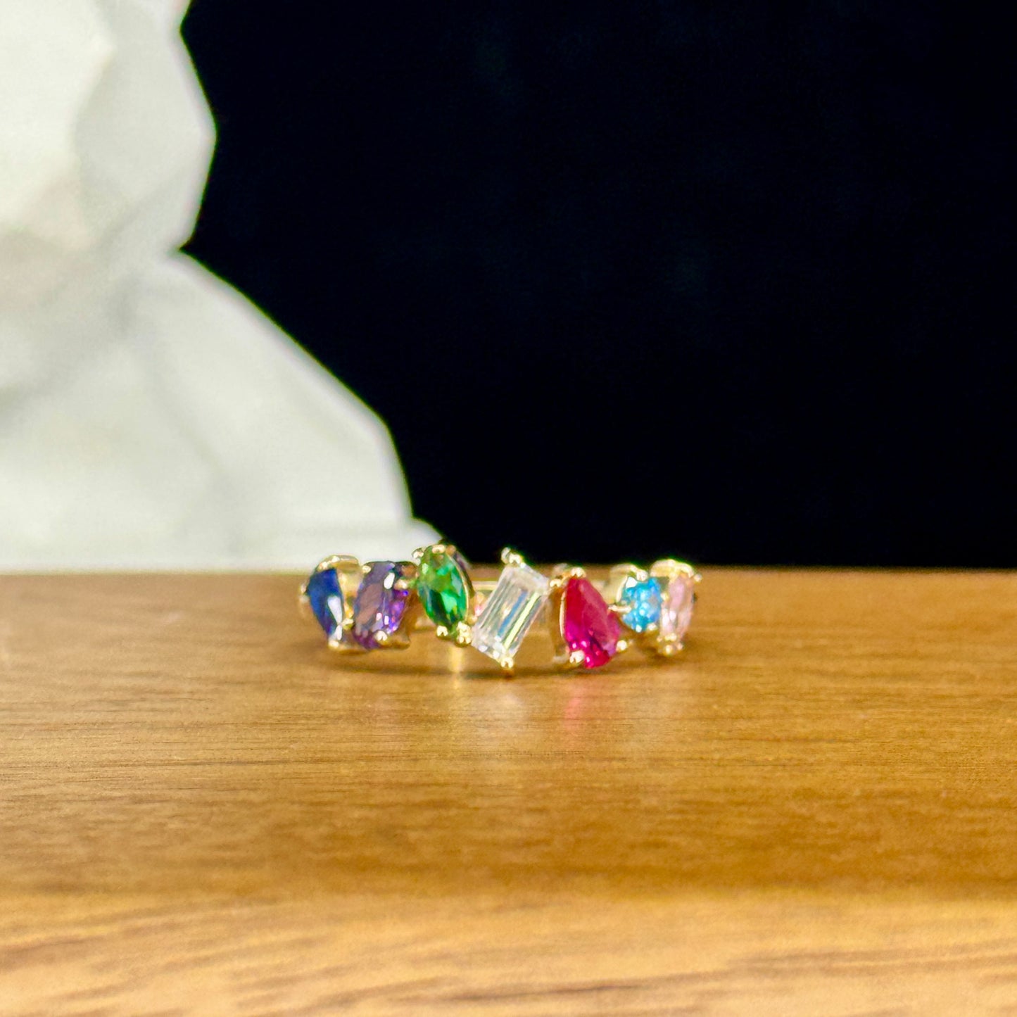 Anillo Rainbow Glam – Cristales Multicolor en Oro 18K | Talla 8