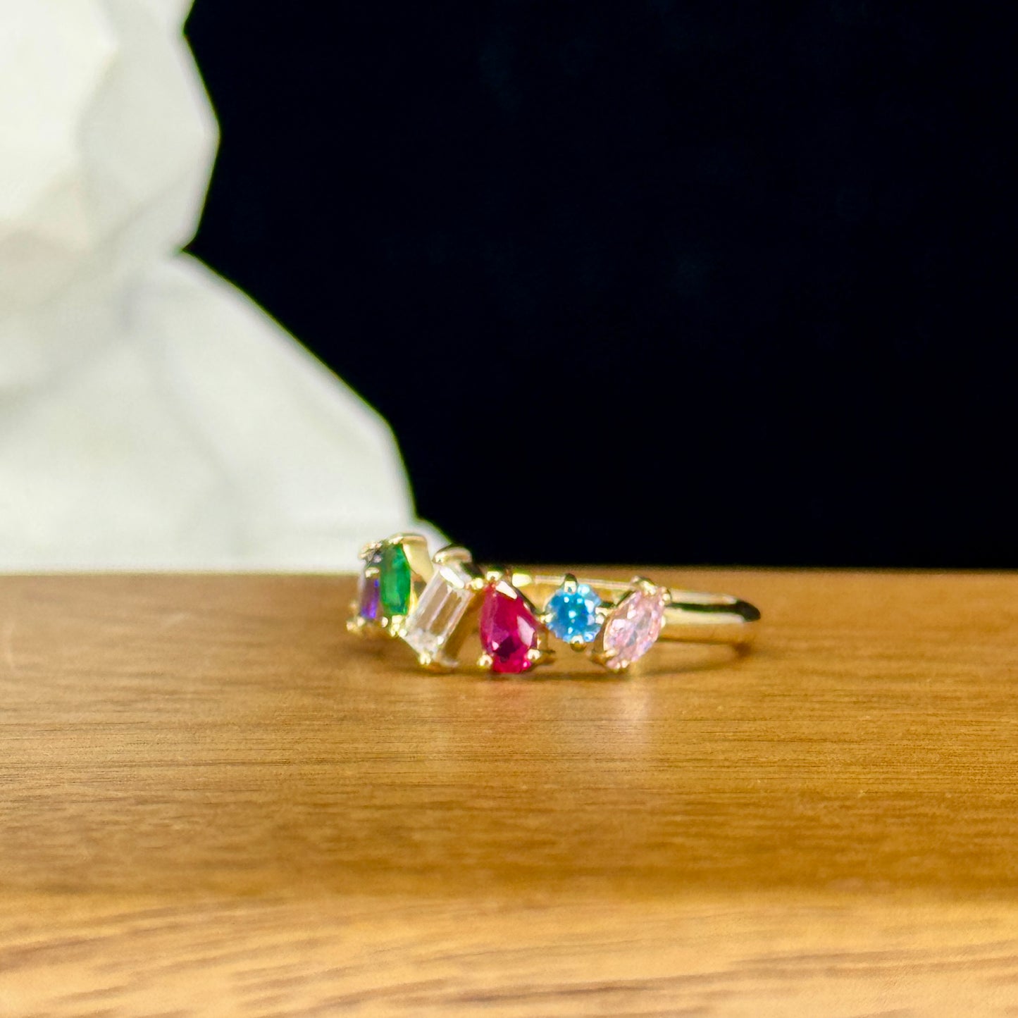 Anillo Rainbow Glam – Cristales Multicolor en Oro 18K | Talla 8