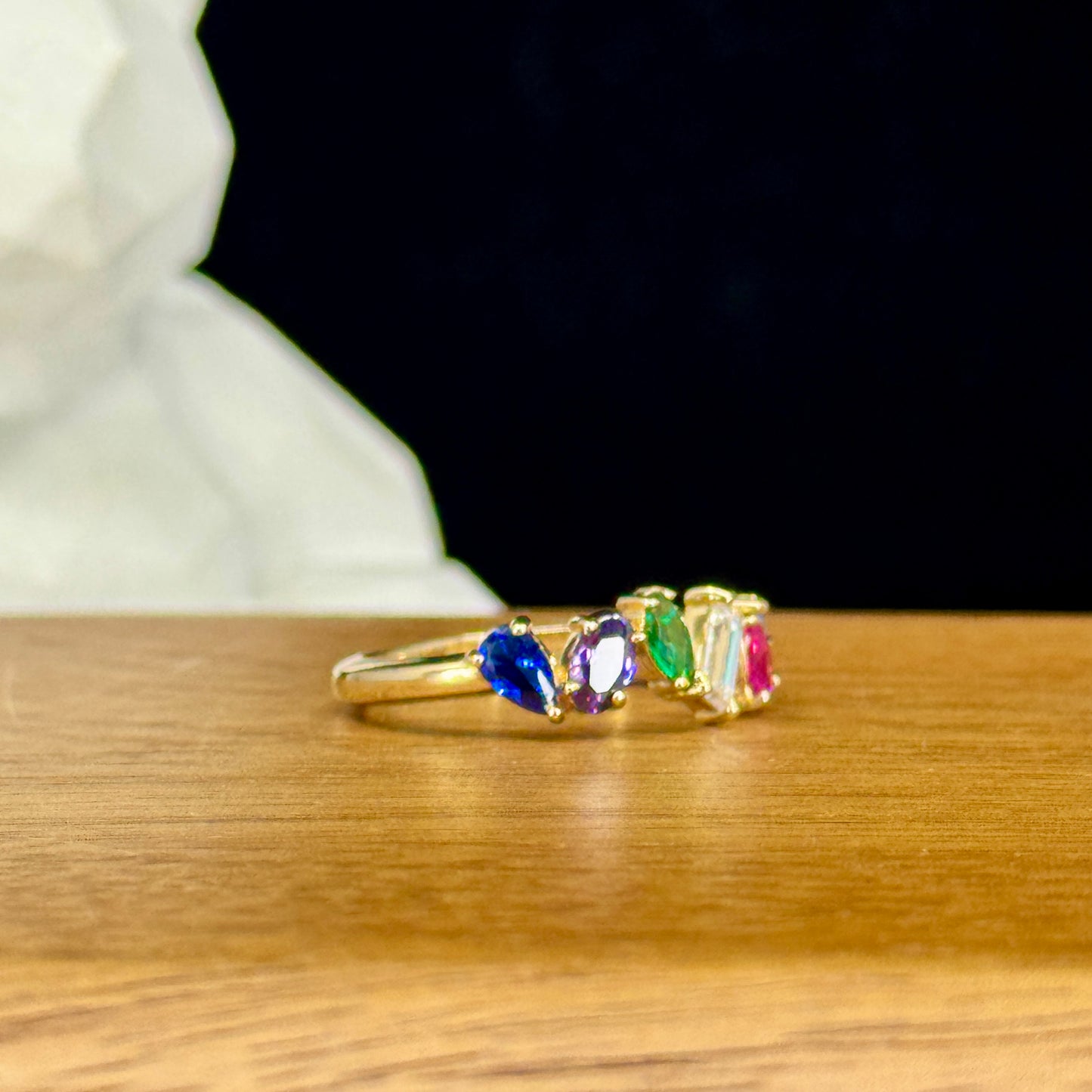 Anillo Rainbow Glam – Cristales Multicolor en Oro 18K | Talla 8