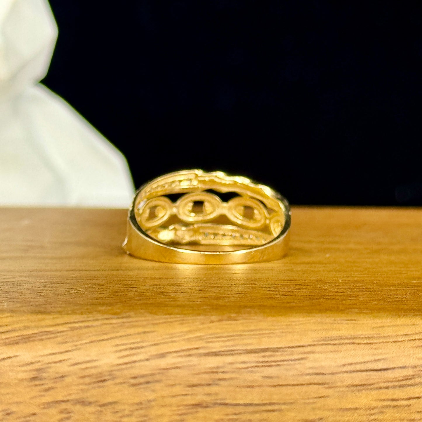 Anillo Luxe – Eslabones y Brillo en Oro 18K | Talla 8