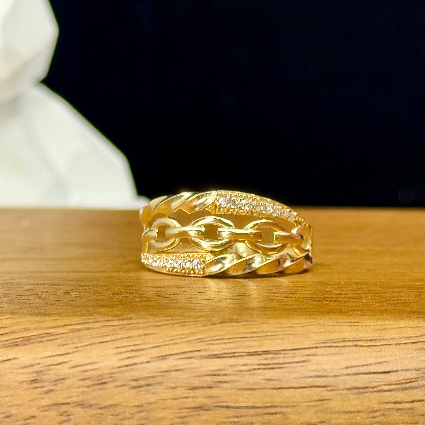 Anillo Luxe – Eslabones y Brillo en Oro 18K | Talla 8