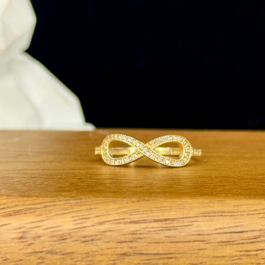 Anillo Infinite Shine – Símbolo Infinito con Brillo en Oro 18K | Talla 8
