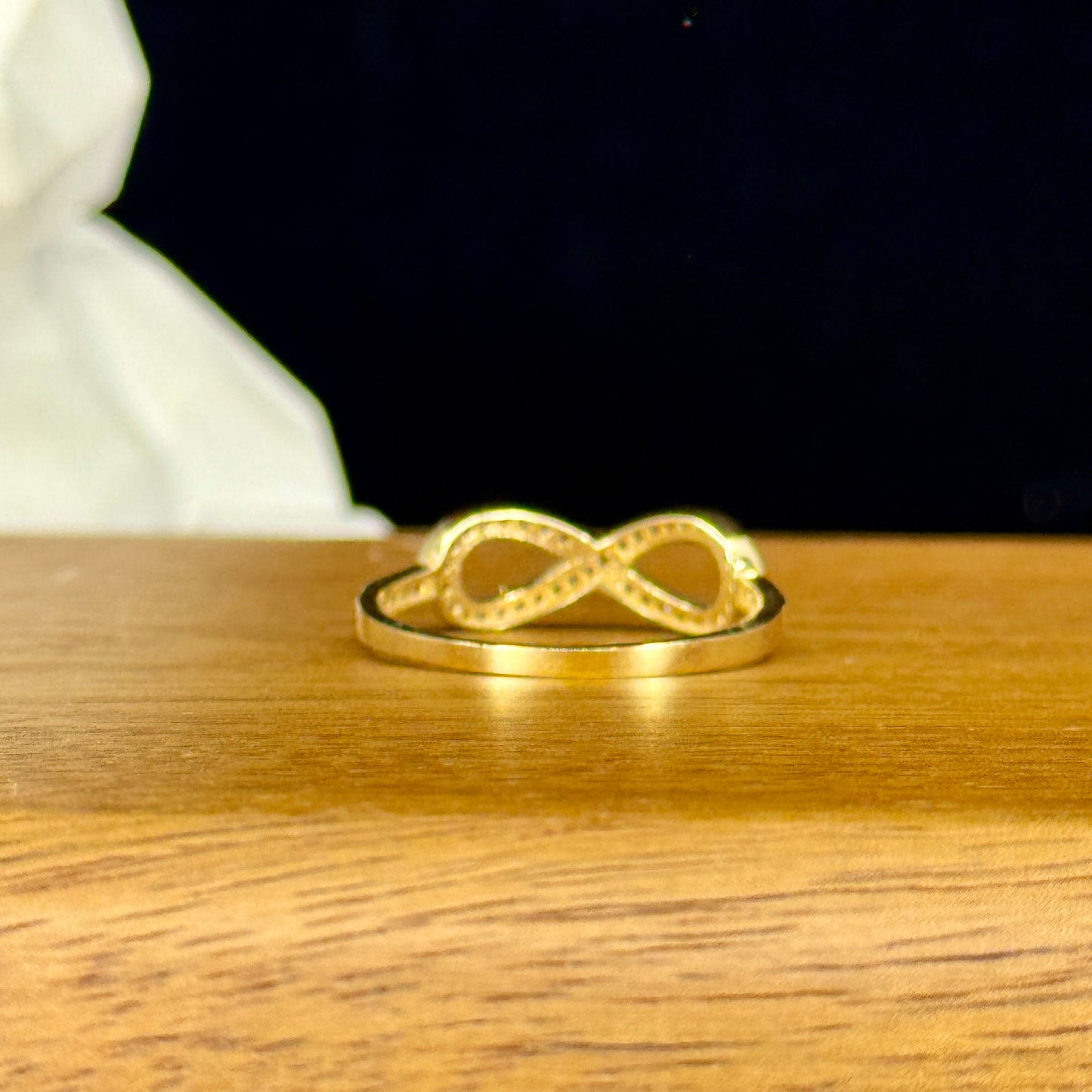 Anillo Infinite Shine – Símbolo Infinito con Brillo en Oro 18K | Talla 8