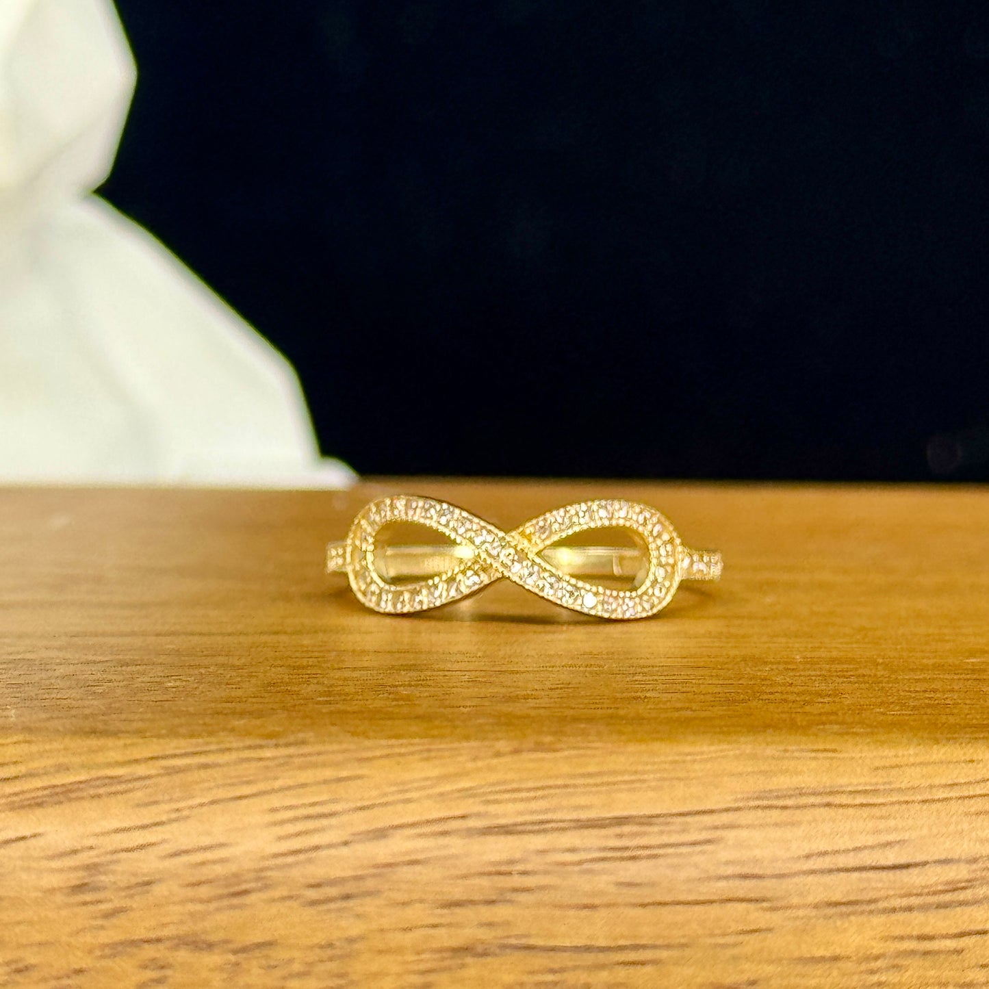 Anillo Infinite Shine – Símbolo Infinito con Brillo en Oro 18K | Talla 8