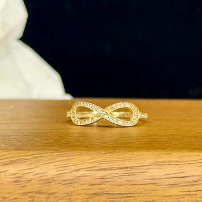 Anillo Infinite Shine – Símbolo Infinito con Brillo en Oro 18K | Talla 8