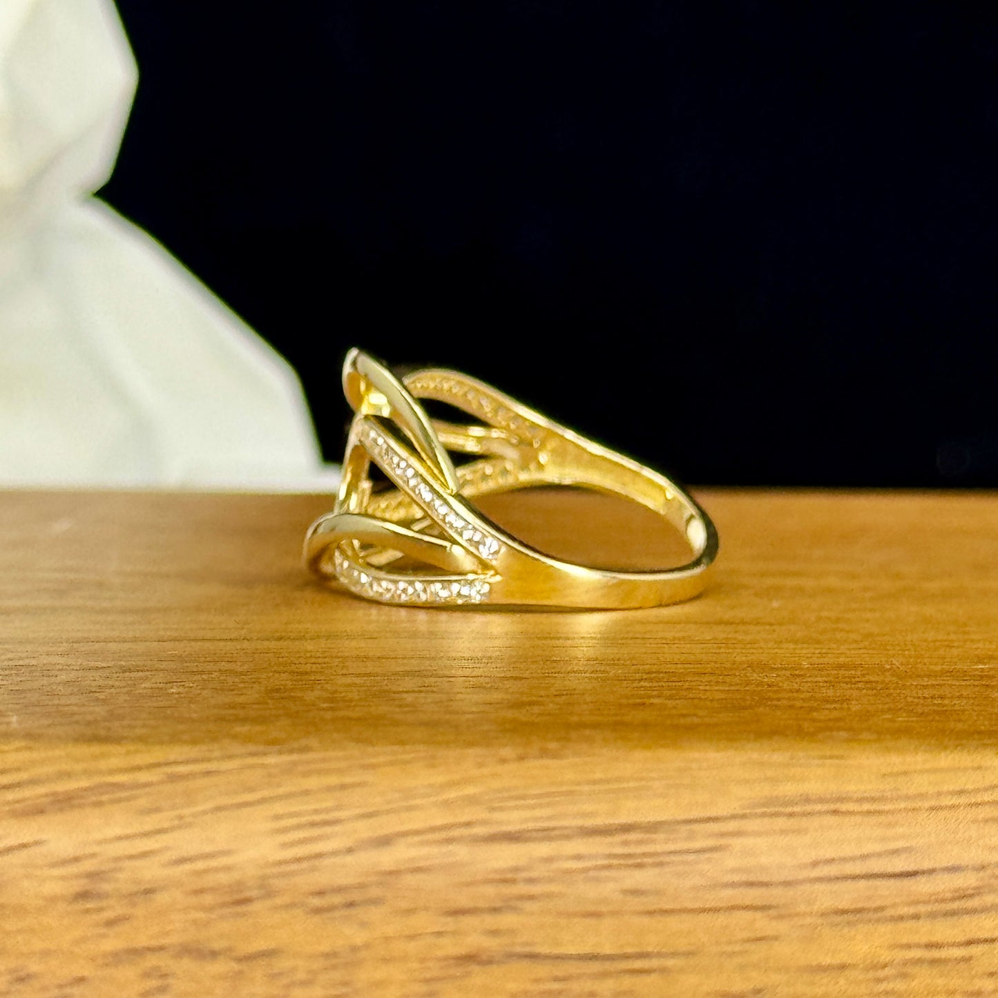 Anillo Endless Elegance – Diseño Infinito con Brillo en Oro 18K | Talla 8