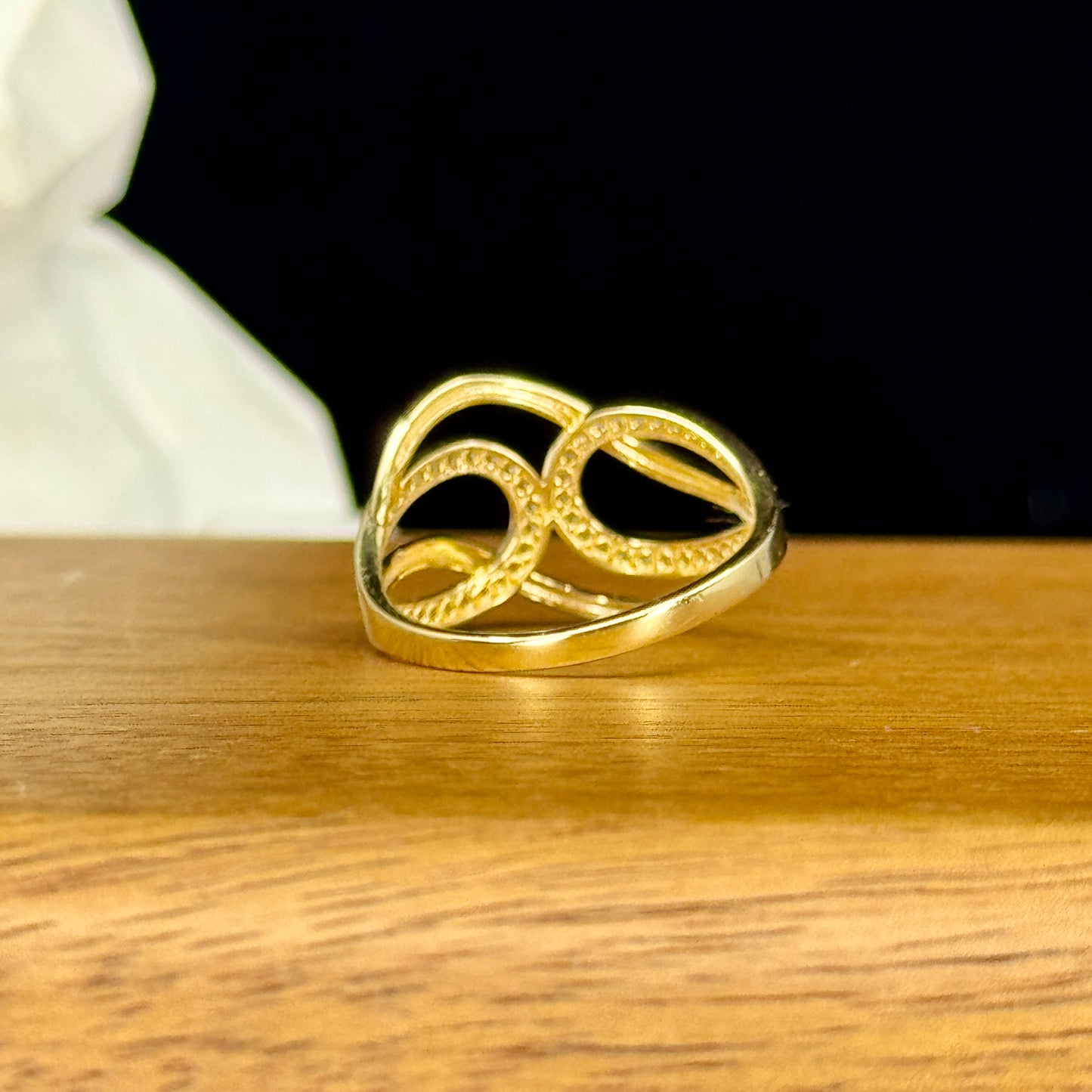 Anillo Endless Elegance – Diseño Infinito con Brillo en Oro 18K | Talla 8