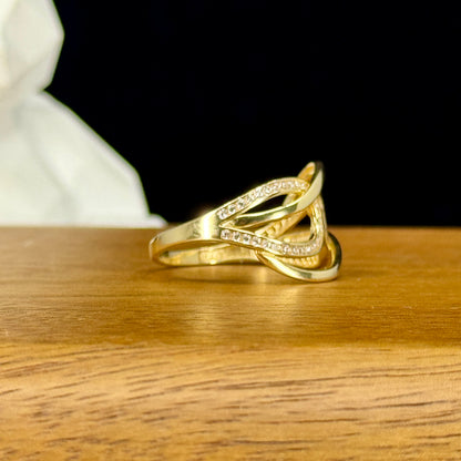 Anillo Endless Elegance – Diseño Infinito con Brillo en Oro 18K | Talla 8