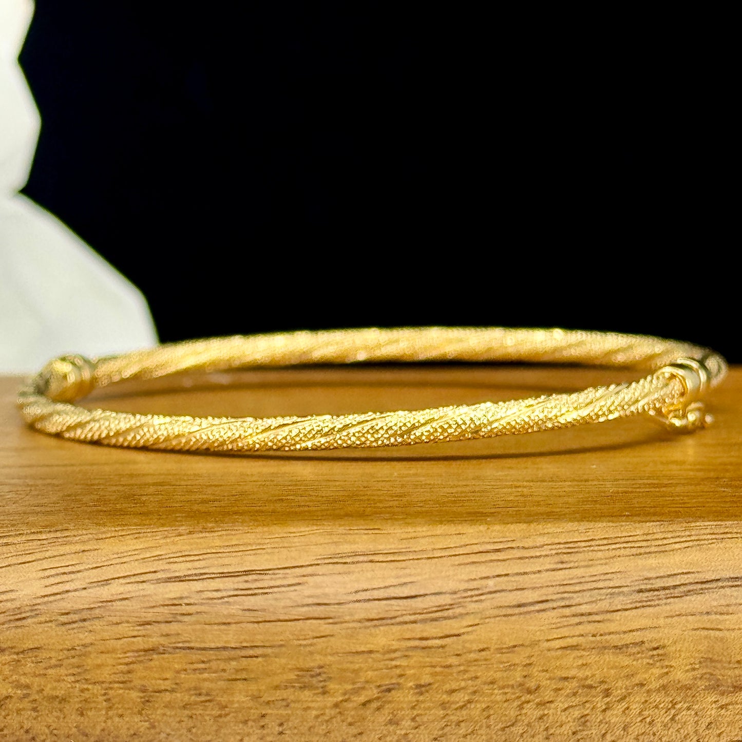 Bangle Golden Rope – Diseño Trenzado en Oro 18K | 6.5 cm de Diámetro