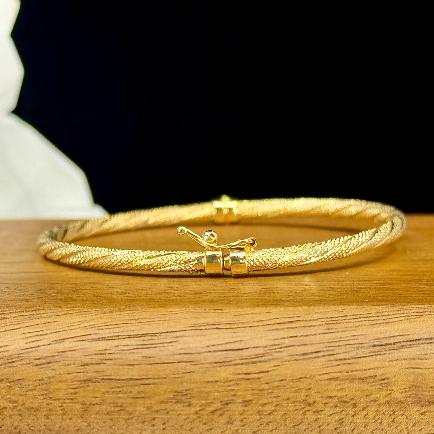 Bangle Golden Rope – Diseño Trenzado en Oro 18K | 6.5 cm de Diámetro
