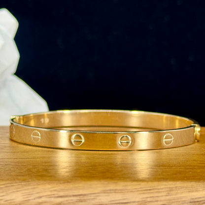 Bangle Love Inspired – Diseño Minimalista en Oro 18K | 6.5 cm de Diámetro