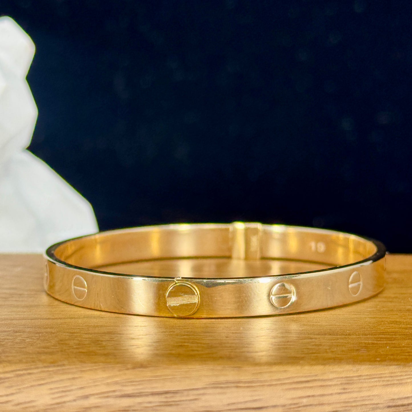 Bangle Love Inspired – Diseño Minimalista en Oro 18K | 6.5 cm de Diámetro