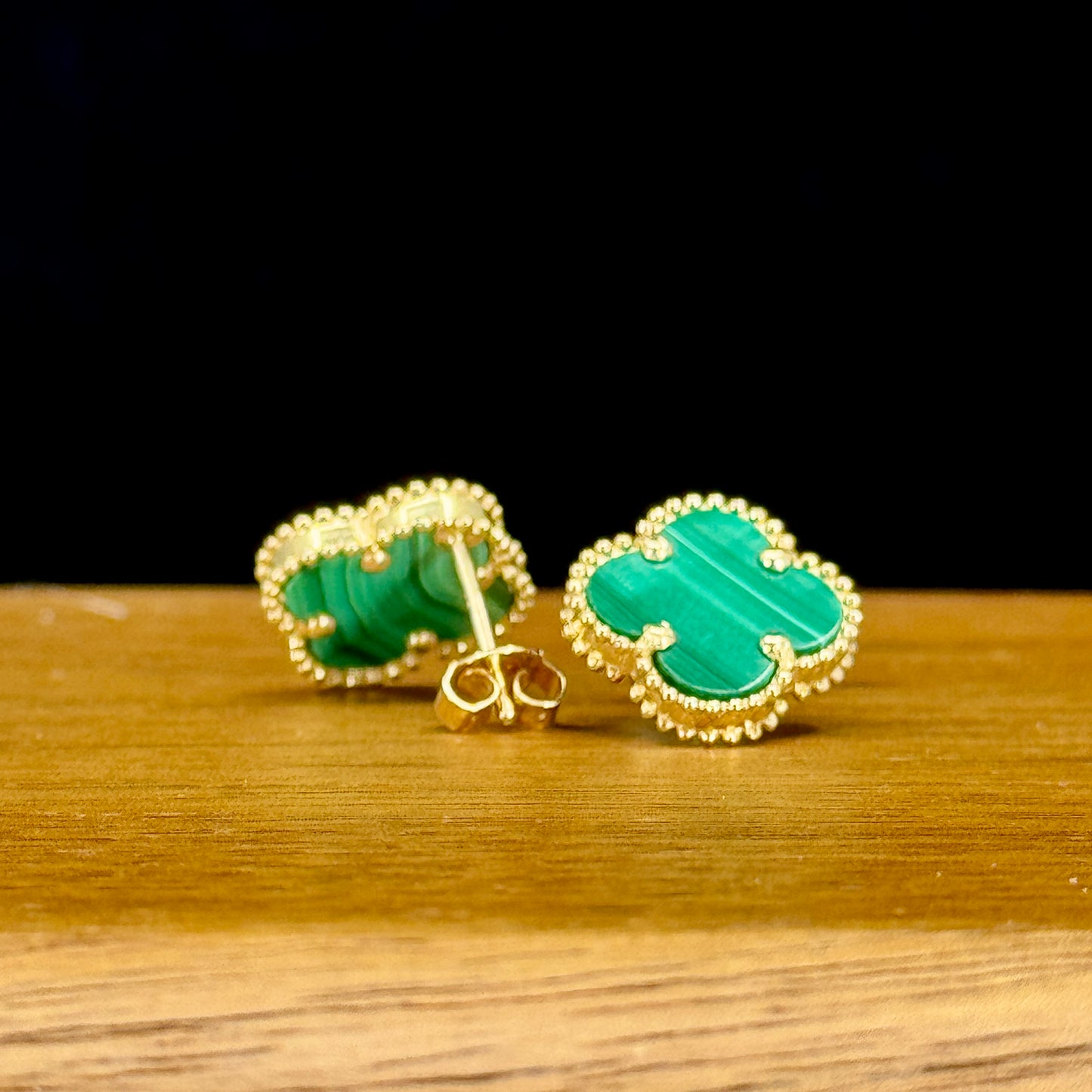 Aretes Clover Malachite – Malaquita Natural en Oro 18k