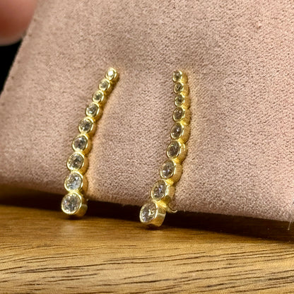 Aretes Éclat Impérial – Cristales Graduados en Oro 18K