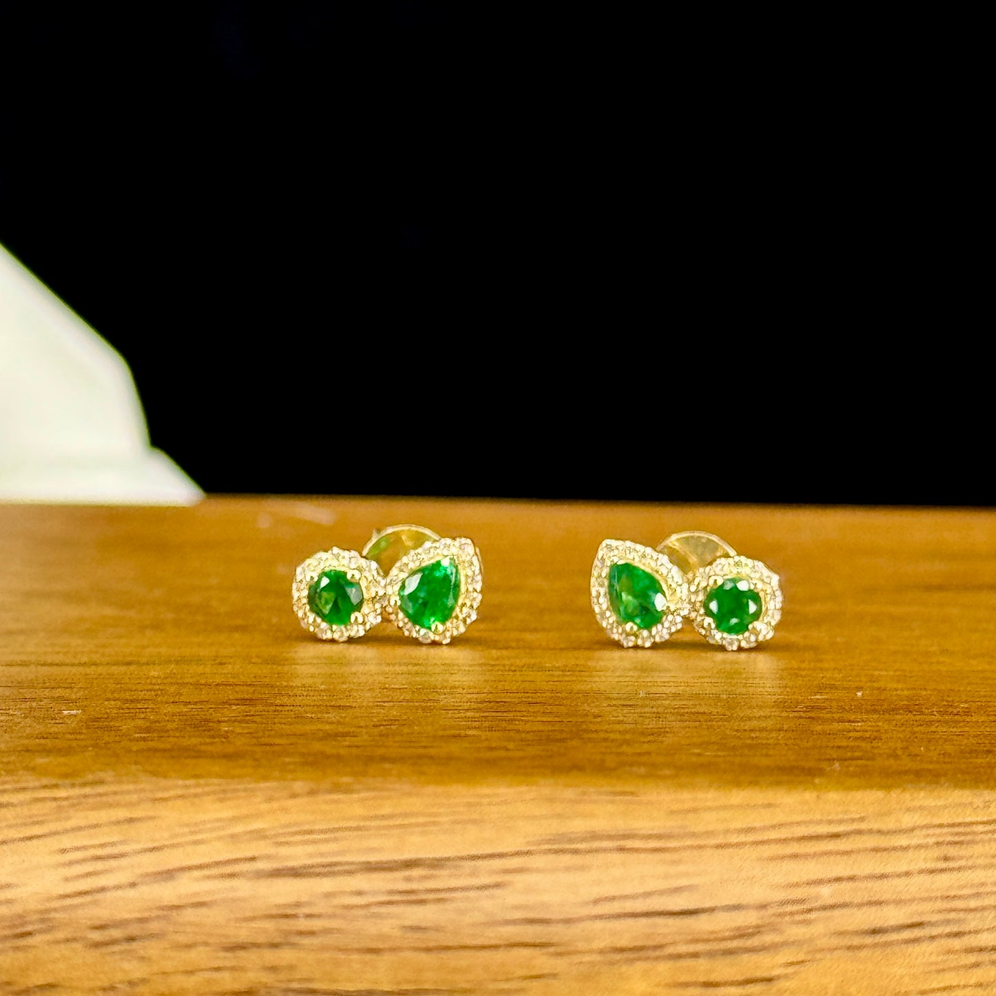 Aretes Esmeralda Imperial - Esmeralda y Diamantes en Oro 18K