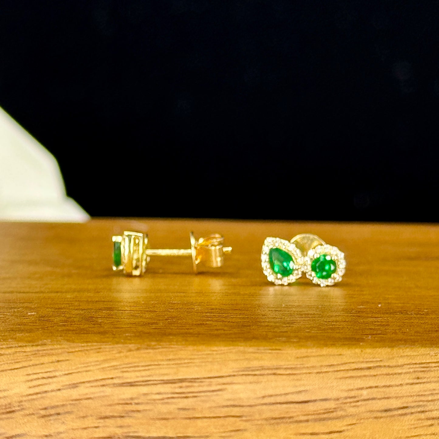 Aretes Esmeralda Imperial - Esmeralda y Diamantes en Oro 18K