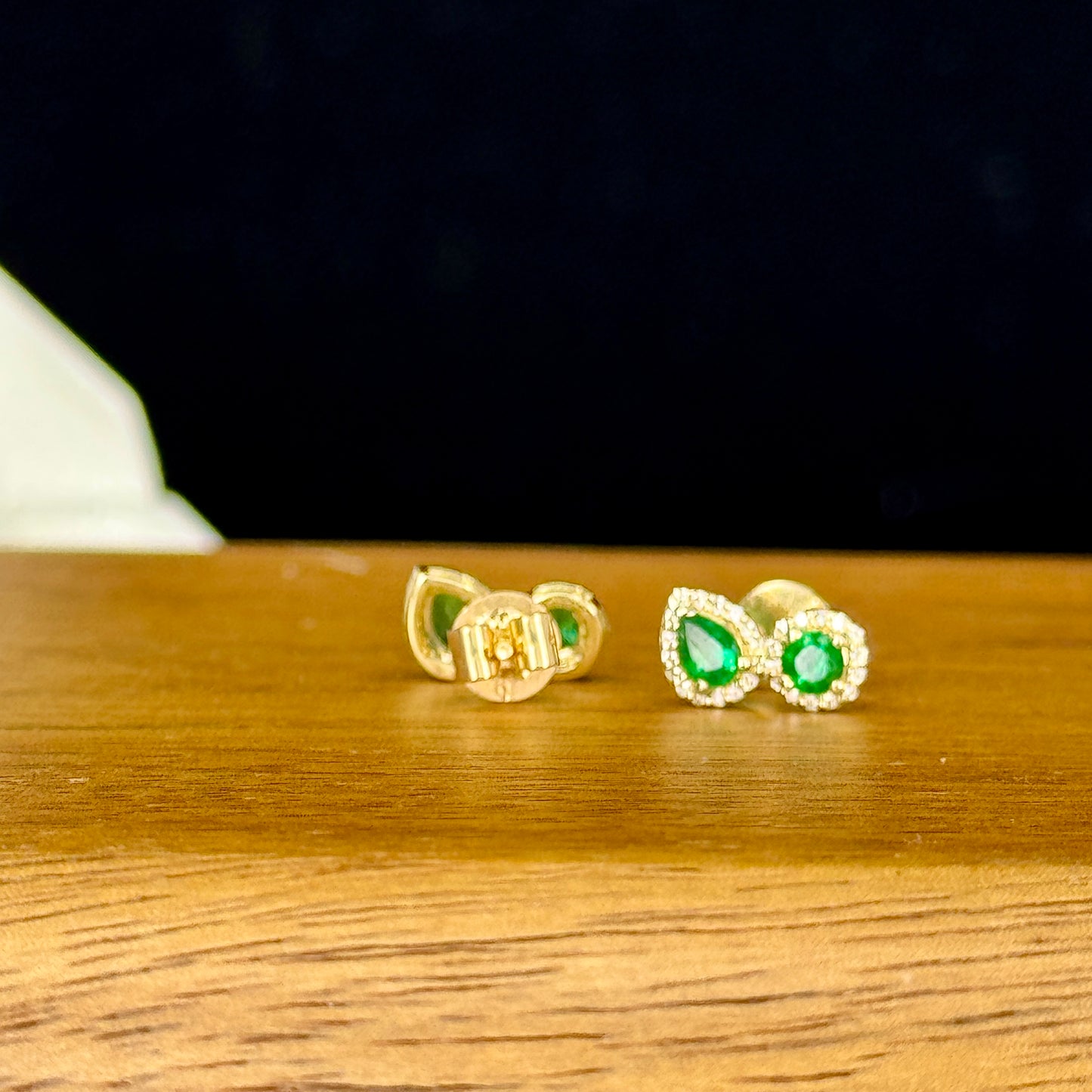 Aretes Esmeralda Imperial - Esmeralda y Diamantes en Oro 18K