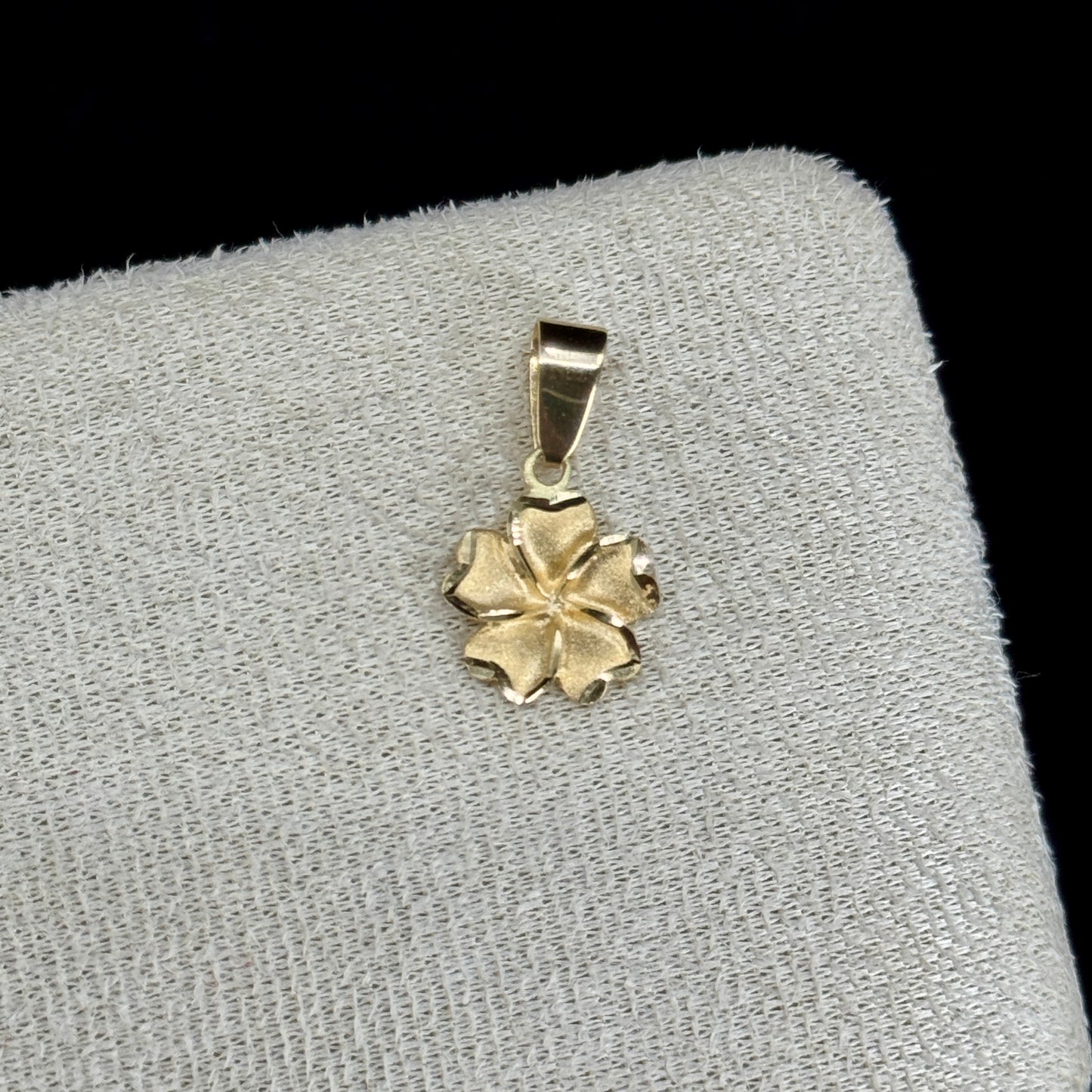 Dije Flor de Sakura