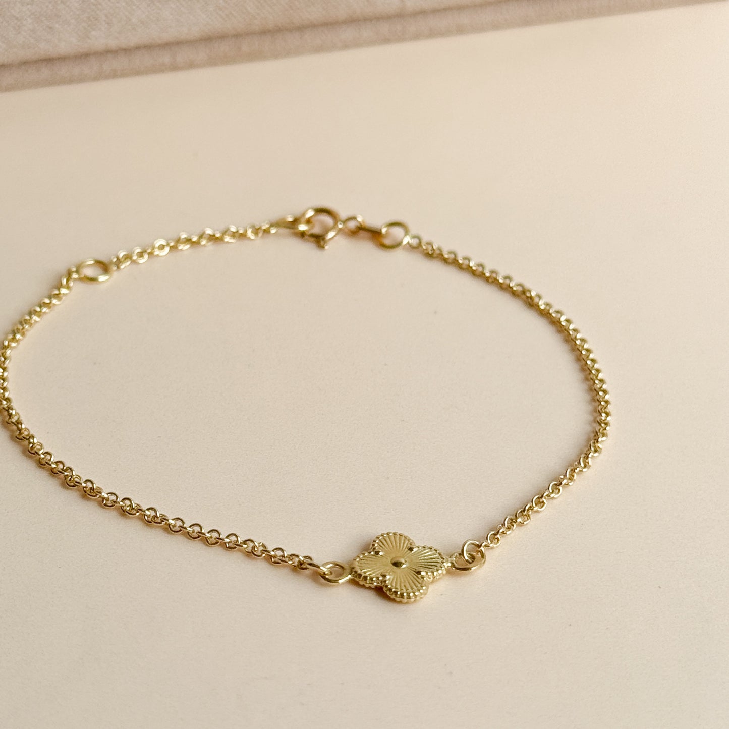 Pulsera Trébol Minimalista de Oro 18K