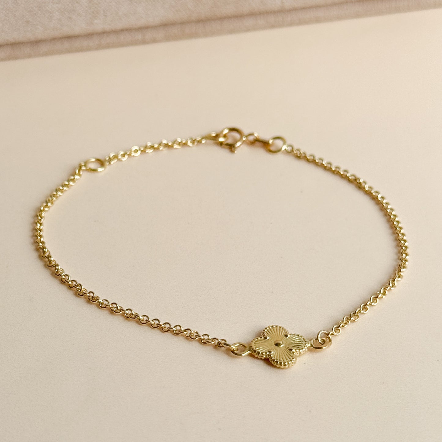 Pulsera Trébol Minimalista de Oro 18K