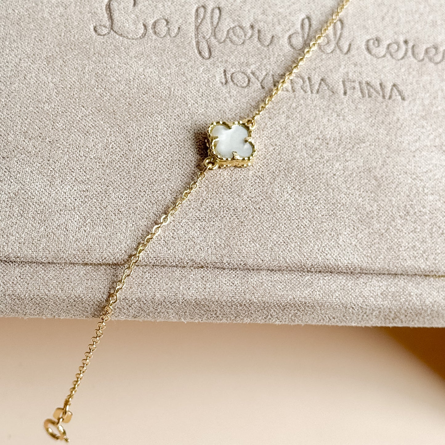 Pulsera Trébol de Nácar en Oro 18K