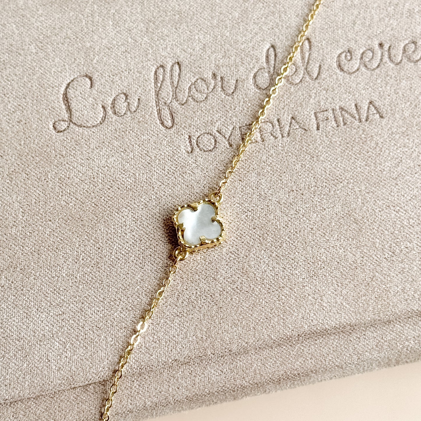 Pulsera Trébol de Nácar en Oro 18K
