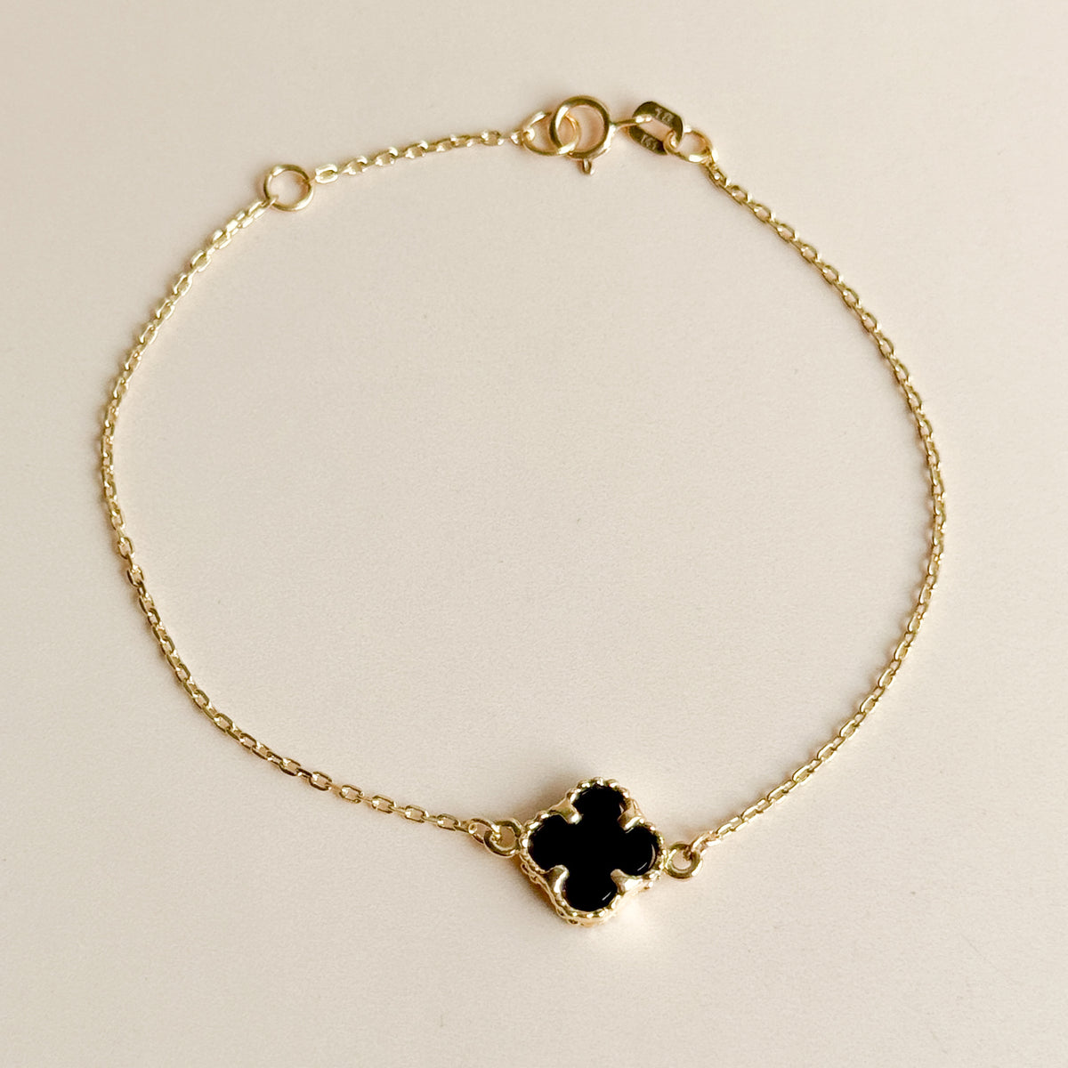 Pulsera Trébol de Ónix en Oro 18K