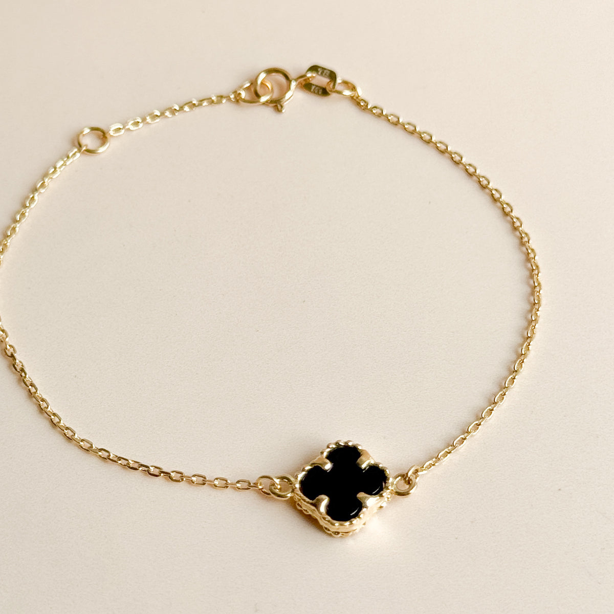 Pulsera Trébol de Ónix en Oro 18K