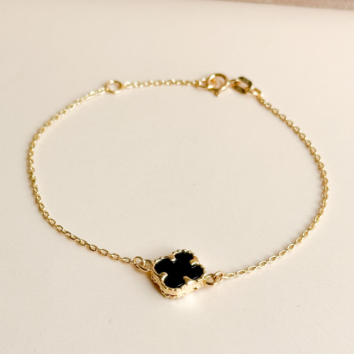Pulsera Trébol de Ónix en Oro 18K