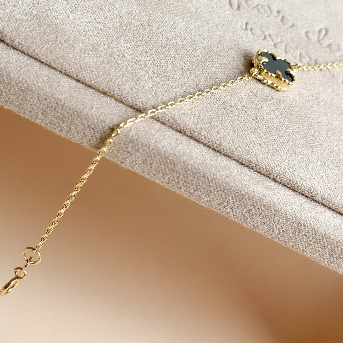 Pulsera Trébol de Ónix en Oro 18K
