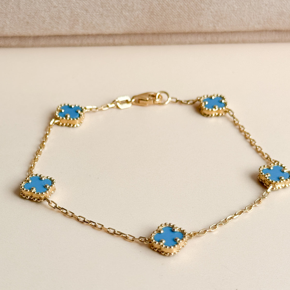 Pulsera Cinco Tréboles Celestes de Oro 18K
