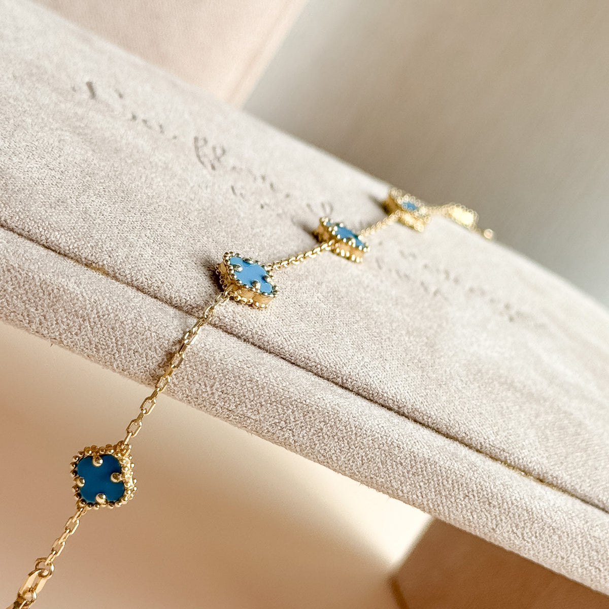 Pulsera Cinco Tréboles Celestes de Oro 18K