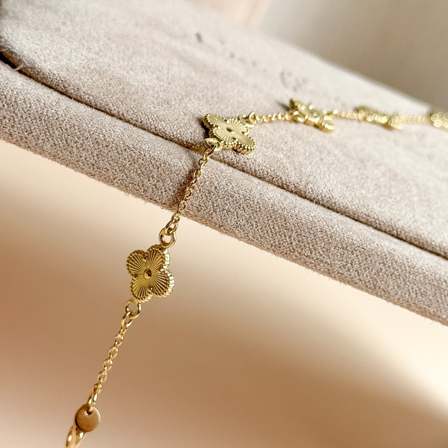 Pulsera Cinco Tréboles Texturizados de Oro 18K