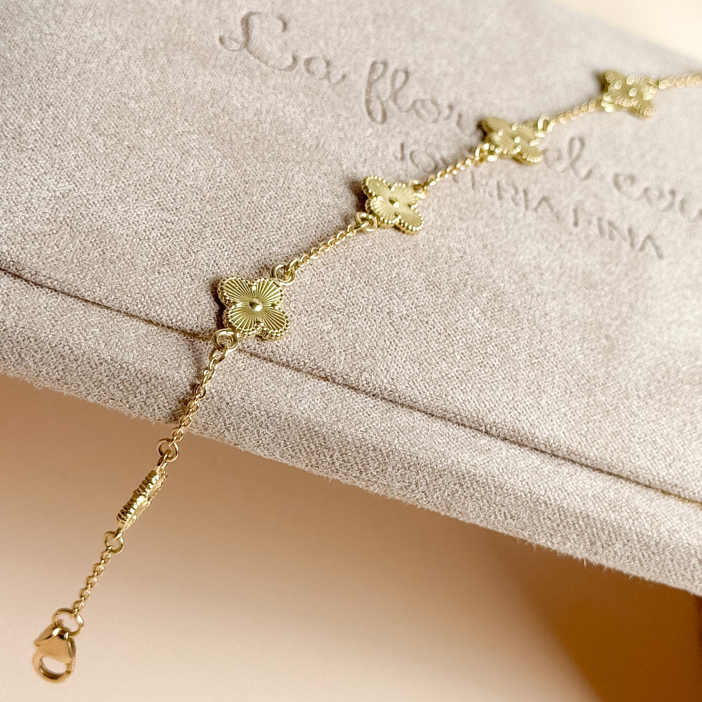 Pulsera Cinco Tréboles Texturizados de Oro 18K